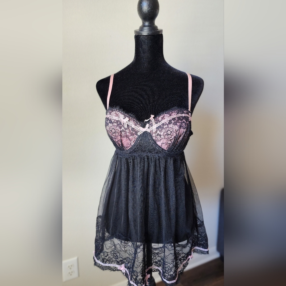 CASSANDRA INTIMATES BLACK & PINK OPEN FTONT CSMI BABYDOLL RUFFLED SZ M